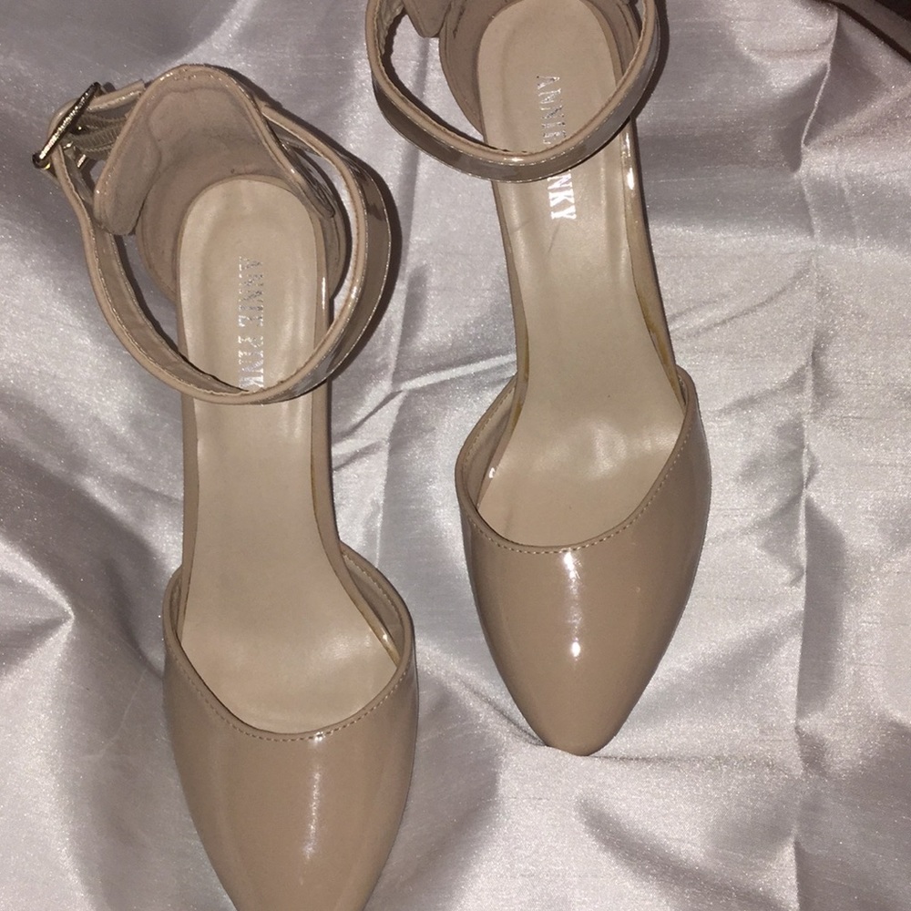 Annie Pinky Pumps